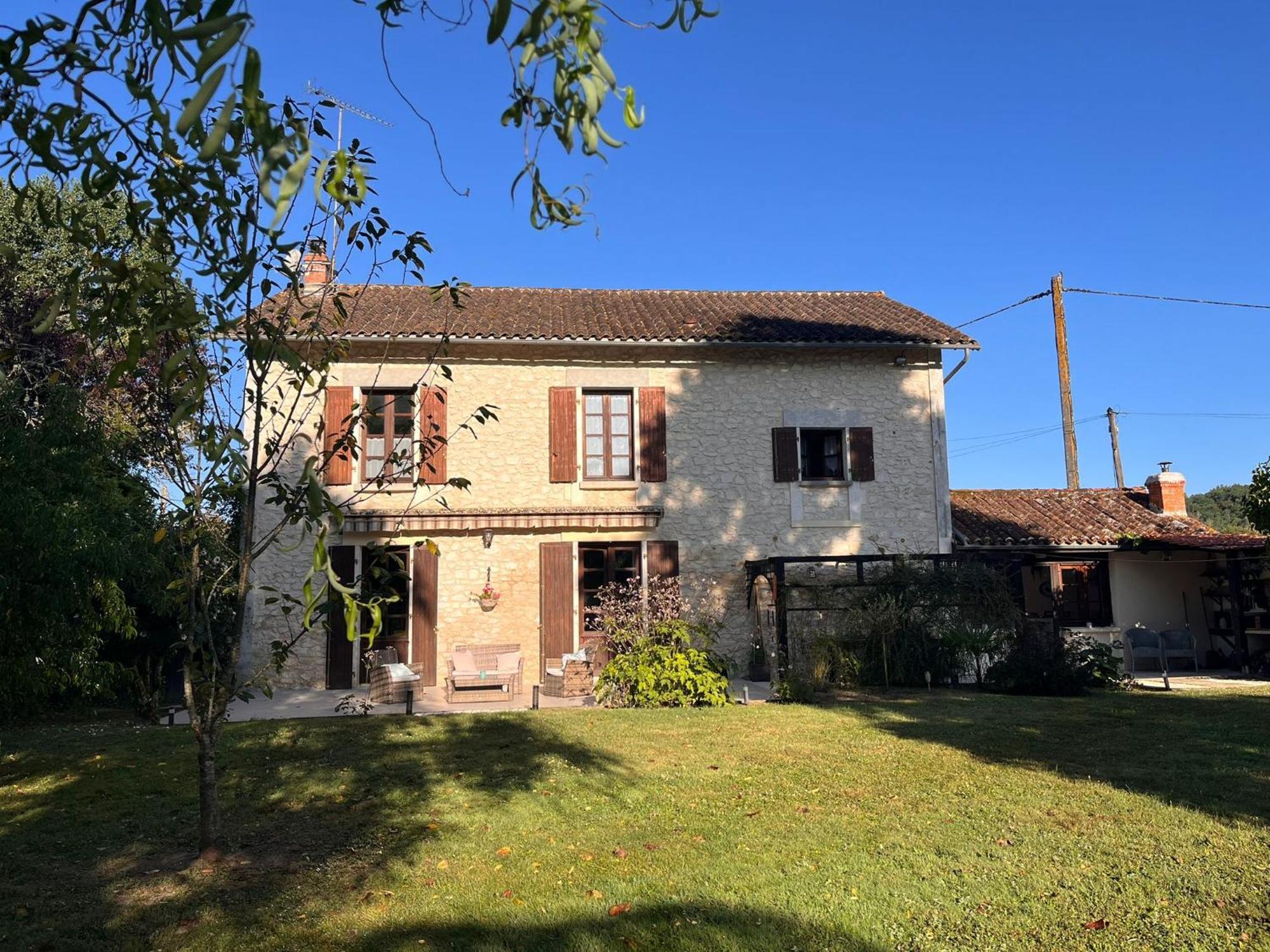 Les Bruyeres B&B Montbron Exterior foto